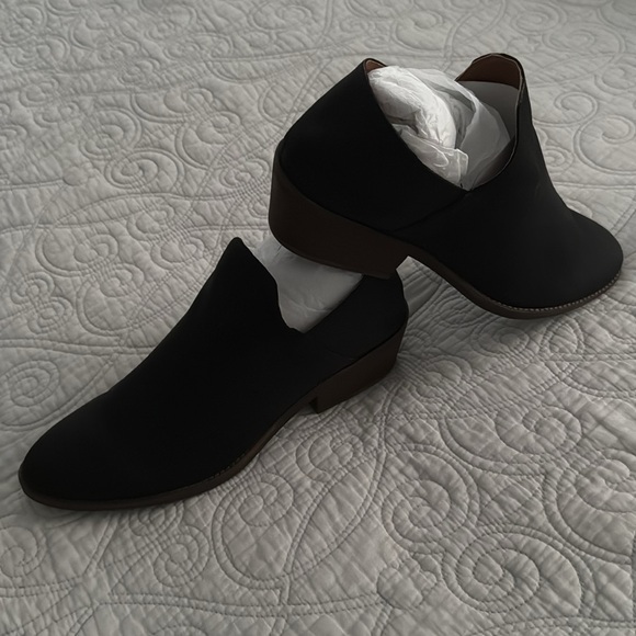 Lucky Brand Women’s Fausst Ankle Boot - Picture 4 of 6